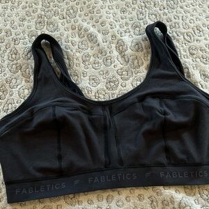 Fabletics Black Sports Bra Seamless Moisture-Wicking Design